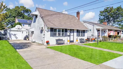 144 Arthur Ave, South Floral Park, NY 11001