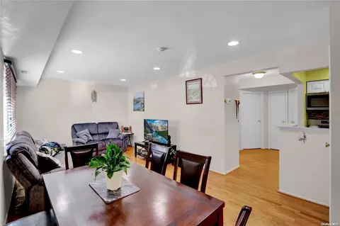 59 Point Cir S #59, Coram, NY 11727