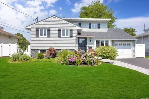 3425 Bayfield Blvd, Oceanside, NY 11572