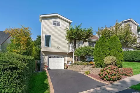 19 Conifer Ct, Northport, NY 11768