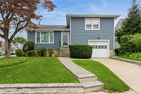 73 Whittier St, Lynbrook, NY 11563