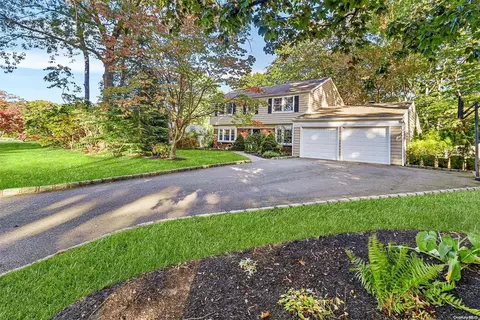 15 Spencer Ln, Stony Brook, NY 11790