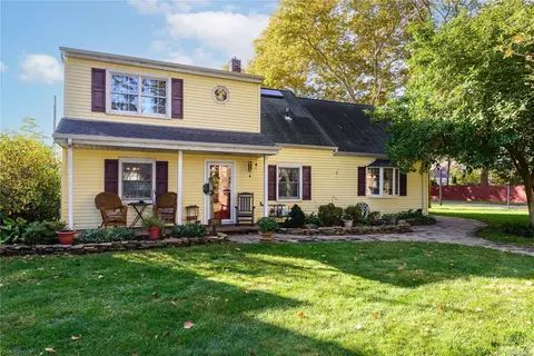 290 Wright Ave, North Hempstead, NY 11514