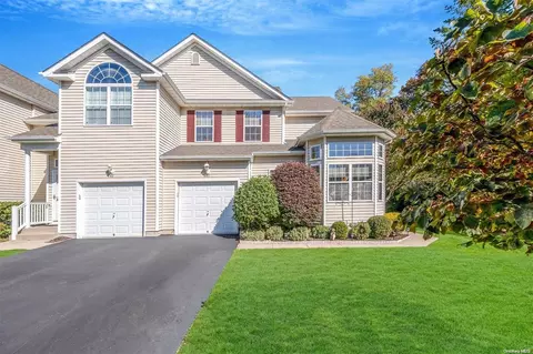 63 Crossbar Rd #63, Medford, NY 11763