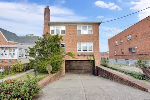 57-69 79th St, New York, NY 11379