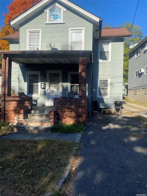 23 Pleasant Ave, North Hempstead, NY 11050