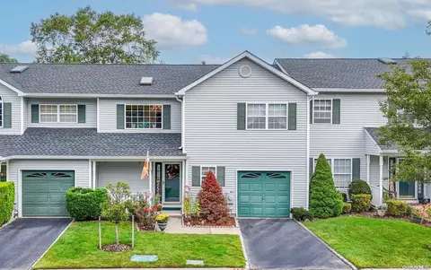 3 Merrimack Rd #3, Smithtown, NY 11787