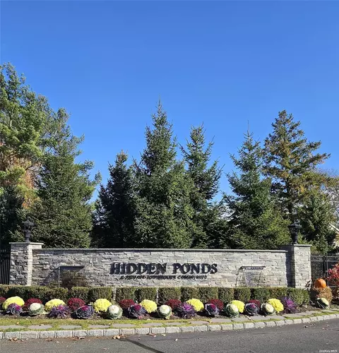 175 North Ln #175, Smithtown, NY 11787