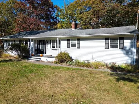 30 Kennedy Dr, East Quogue, NY 11942
