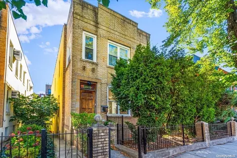 30-65 36th St, New York, NY 11103