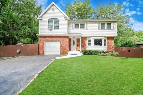 56 Sally Ln, Ridge, NY 11961