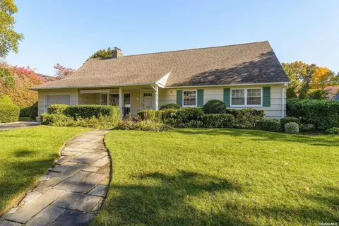 11 E Franklin Ct, Garden City, NY 11530