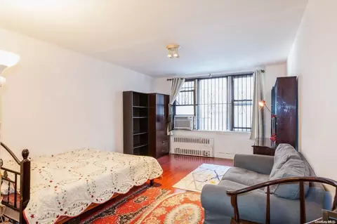 83-30 Vietor Ave #223, New York, NY 11373