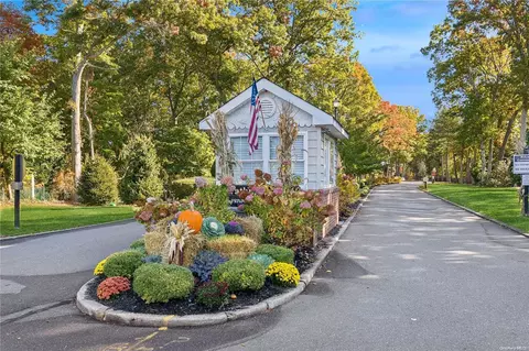 110 Strathmore Gate Dr #110, Stony Brook, NY 11790