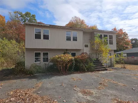 93 Mount Sinai Coram Rd, Coram, NY 11727