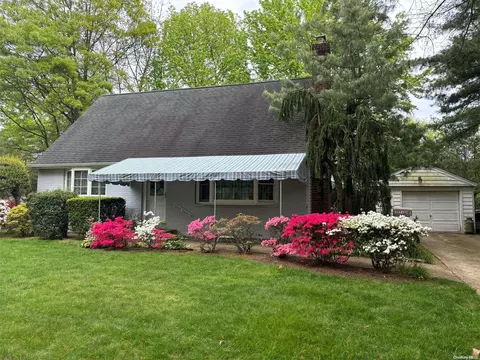 1756 Briar Pl, Merrick, NY 11566