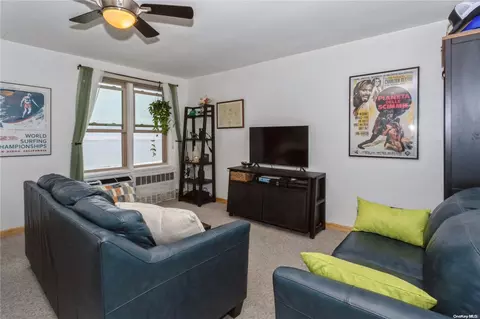560 W Broadway #5E, Long Beach, NY 11561