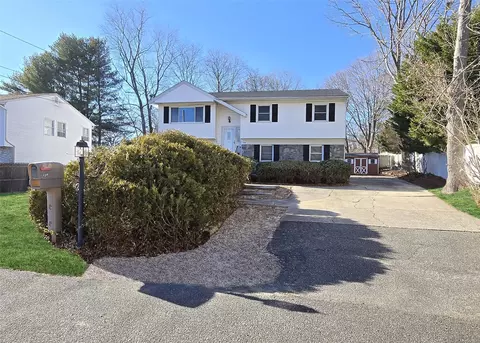 138 Park Ave, Lake Ronkonkoma, NY 11779