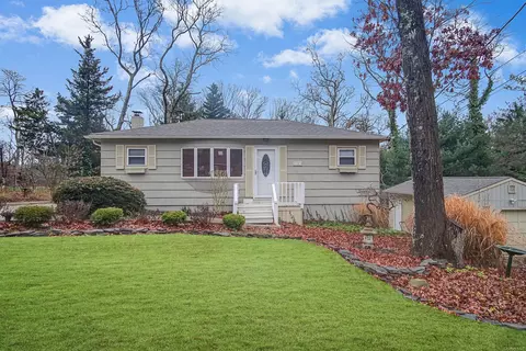 70 Raimond St, Yaphank, NY 11980