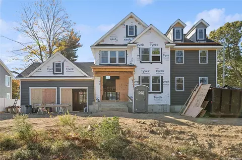 70 E 25th St, Huntington Station, NY 11746