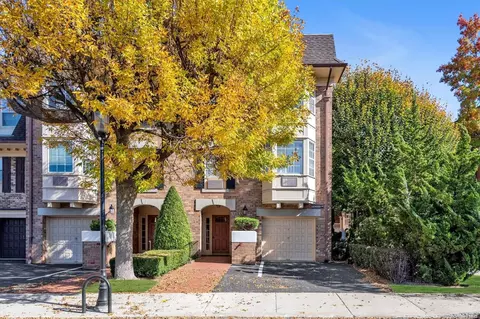 13-25 Estates Ln #3F, New York, NY 11360