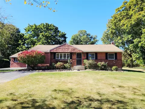 9 Barnes Ln, East Northport, NY 11731