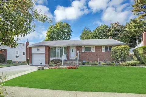 24 W Lane Dr, Plainview, NY 11803