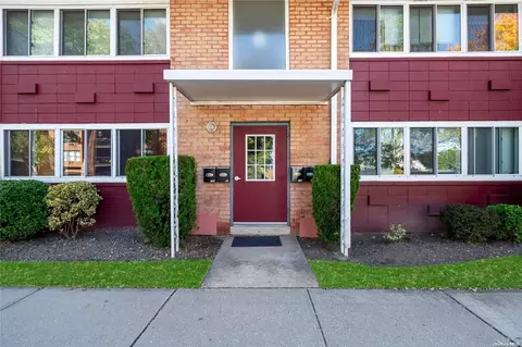 400 Fulton St #9D, Farmingdale, NY 11735