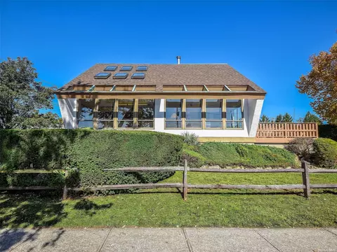 28 Kaywood Rd, North Hempstead, NY 11050
