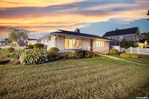 29 Weidner Ave, Oceanside, NY 11572