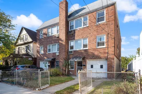42-74 149th St, Flushing, NY 11355