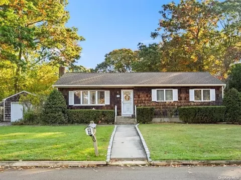 361 Haven Ave, Ronkonkoma, NY 11779