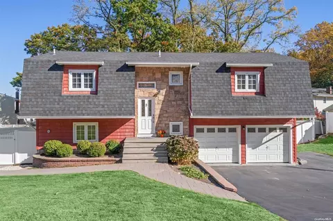 60 Knight Ln, Kings Park, NY 11754