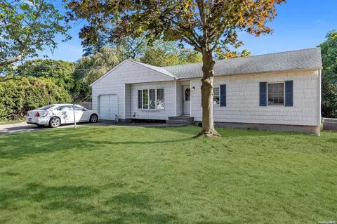 457 Lincoln Ave, Sayville, NY 11782