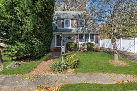 63 Leyden St, Huntington Station, NY 11746