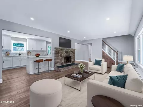 408 Potter Blvd, Brightwaters, NY 11718