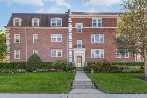 26 Hamilton Pl #B3, Garden City, NY 11530