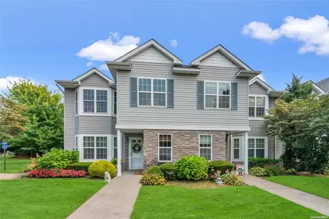 342 Medea Way #342, Central Islip, NY 11722
