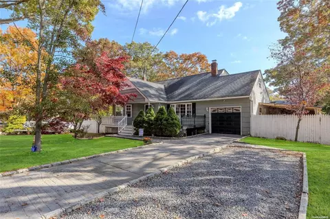 130 Washington Ave, Mastic Beach, NY 11951