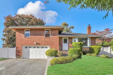 230 Jerome St, Syosset, NY 11791