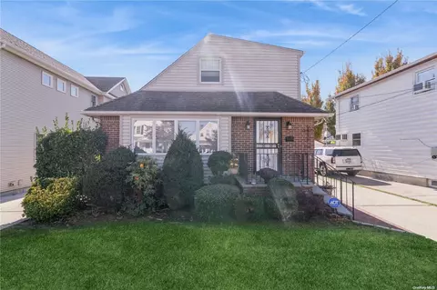 506 7th Ave, North Hempstead, NY 11040