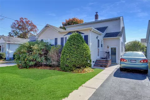 2836 Royle St, Bellmore, NY 11710