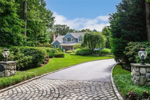 47 Hilltop Dr, Syosset, NY 11791