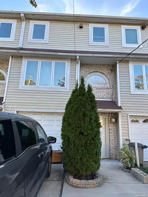 4 Seguine Pl, Staten Island, NY 10312