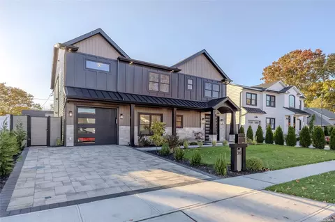 36 Foster Ln, North Hempstead, NY 11590