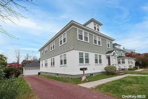 40 Smith St, Glen Cove, NY 11542