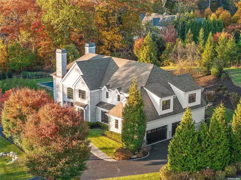 6 Kingwood Ct, Syosset, NY 11791
