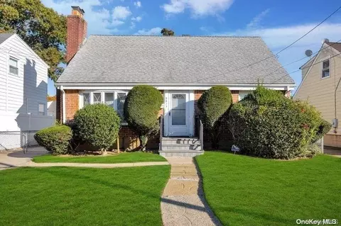 587 Georgia St, Hempstead, NY 11550