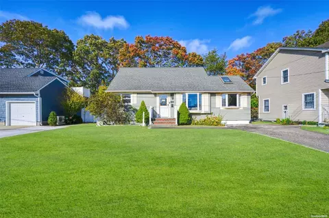 276 29th St, Lindenhurst, NY 11757