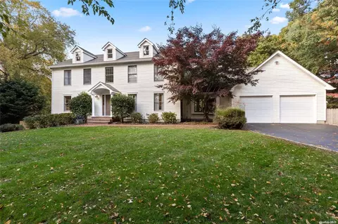 17 Buckingham Meadow Rd, Setauket, NY 11733